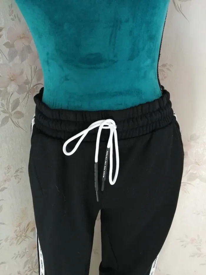 Pantalon de jogging noir avec rubans à message sur les côtés / jennyfer / (M) - photo numéro 3