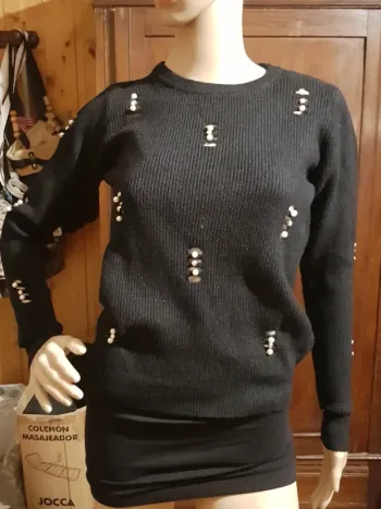 Pull noir avec strass