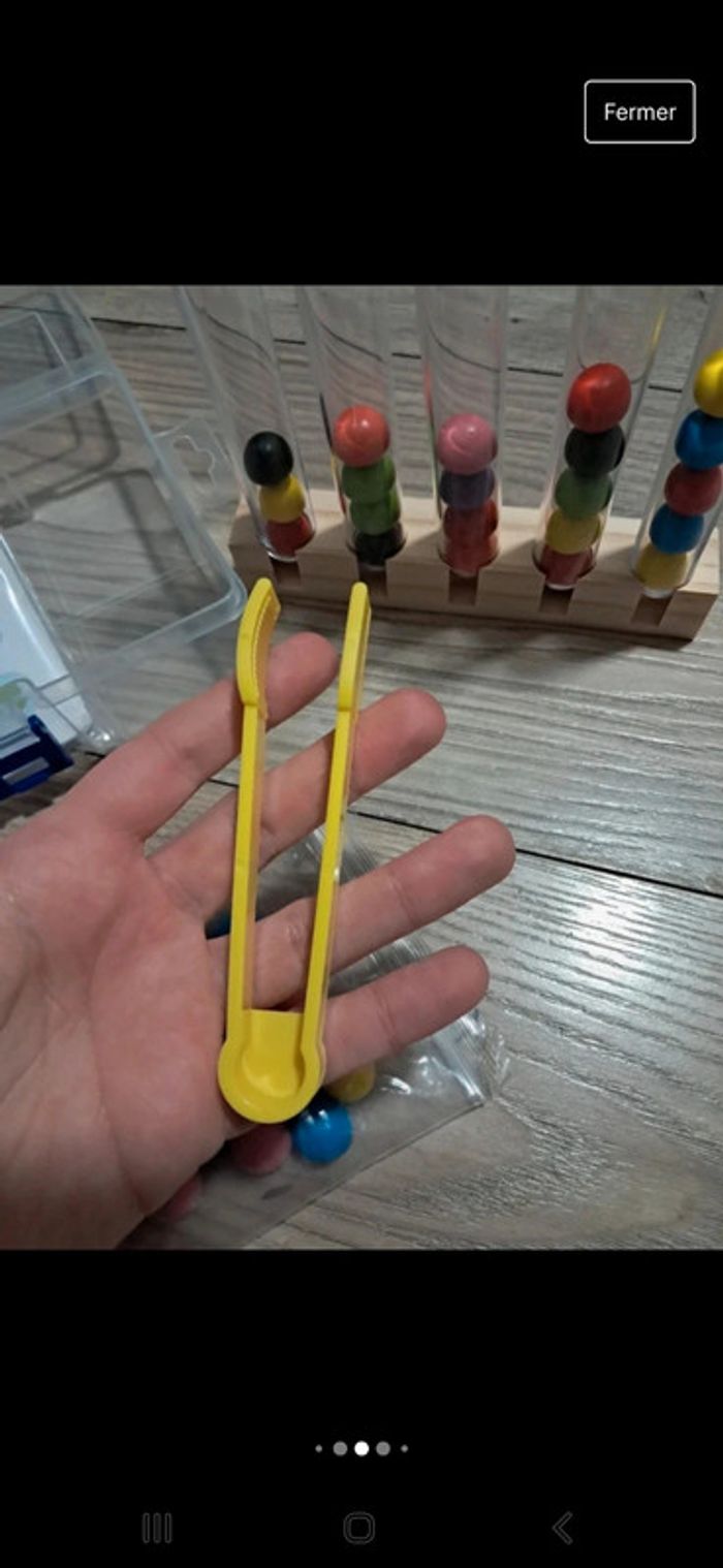 Jeu motricité fine et enchaînements de couleurs avec la pince de prehension et les billes - photo numéro 5