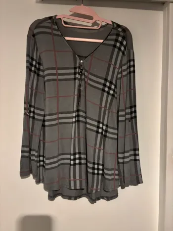 Haut à carreaux gris avec fermeture zippée – Taille 38