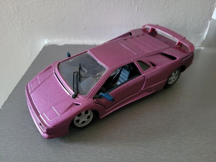 Voiture 1/24 ème Lamborghini diablo Bburago