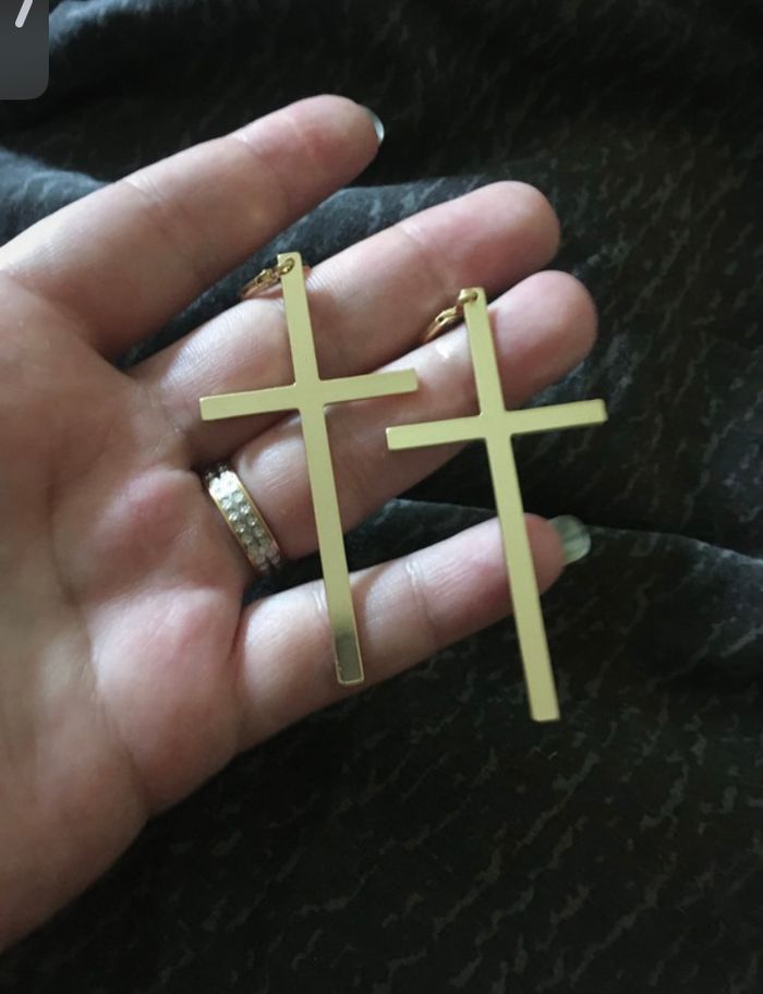 Boucles d’oreilles NEUVES pour femme forme de croix couleur doré