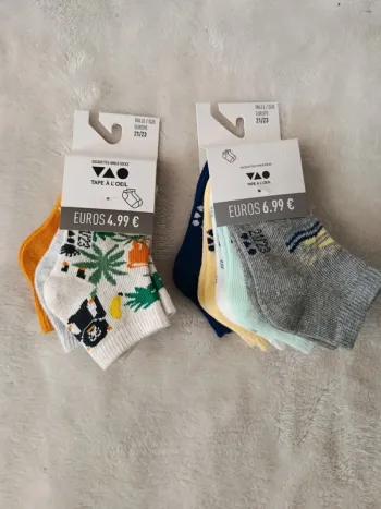 2 lots de chaussettes 21-23 tape a l'oeil