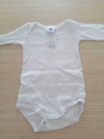 Body manches longues 1 mois. Petit Bateau. bon état.