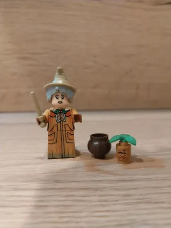 Figurine type lego Professeur Chourave Harry Potter