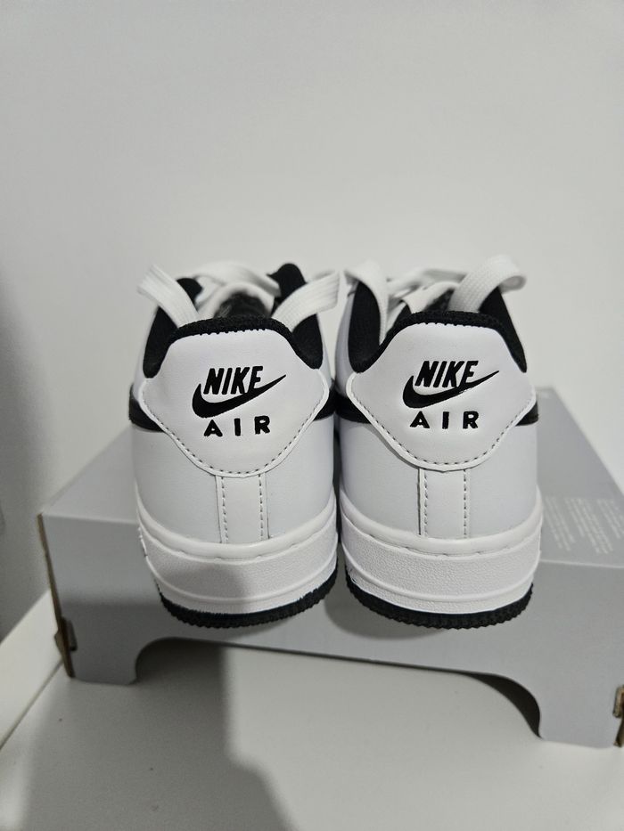 Nike air force 1 taille 35 neuves authentiques blanc noir - photo numéro 4