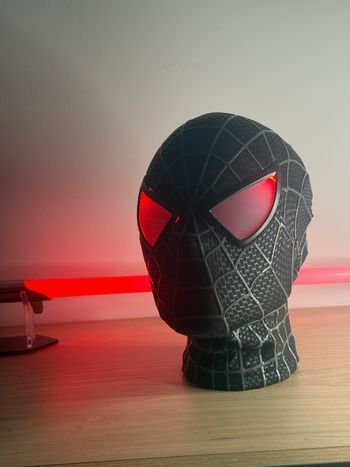 Masque Spiderman noir éclairant 