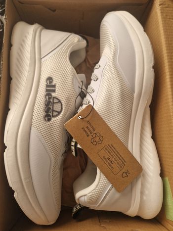 Baskets blanches Ellesse – Neuves avec étiquette