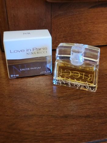 Miniature de parfum love in Paris de Nina Ricci