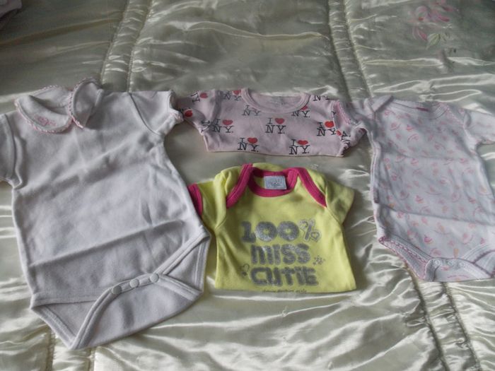 Lot de 8 bodys manches courte 6 mois - photo numéro 4