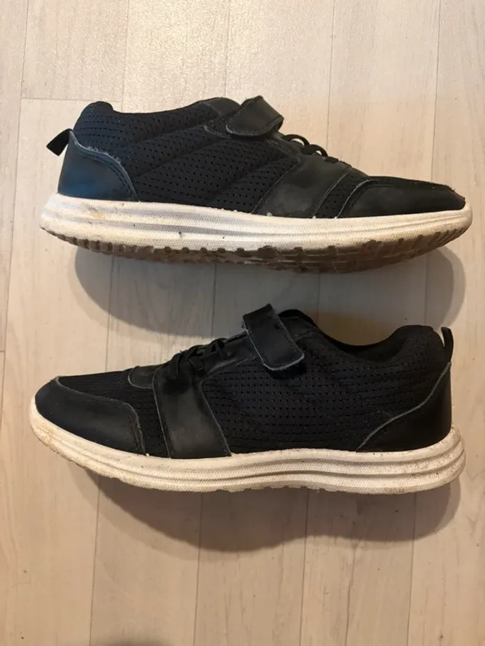 Basket tex noir un légèrement abîmé devant 37 - photo numéro 4