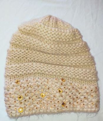 Bonnet beige avec strass Taille unique·Très bon état