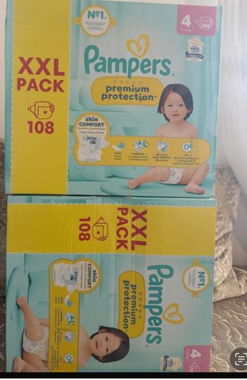 Deux XXL cartons de Pampers taille 4 preuim