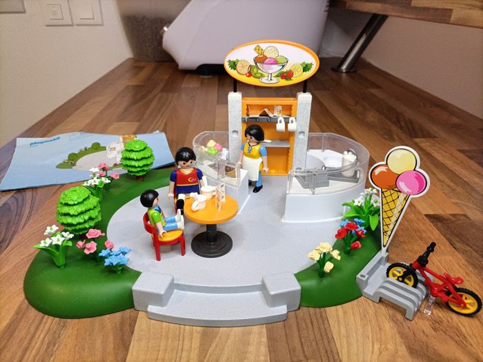Playmobil café glacier avec 3 personnages et nombreux accessoires - complet - set n°4134 - photo numéro 2