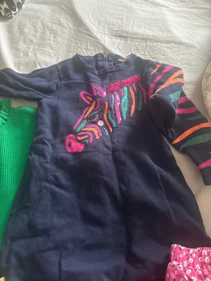 Lot vêtements fille 5/6 ans 15 pièces - photo numéro 4