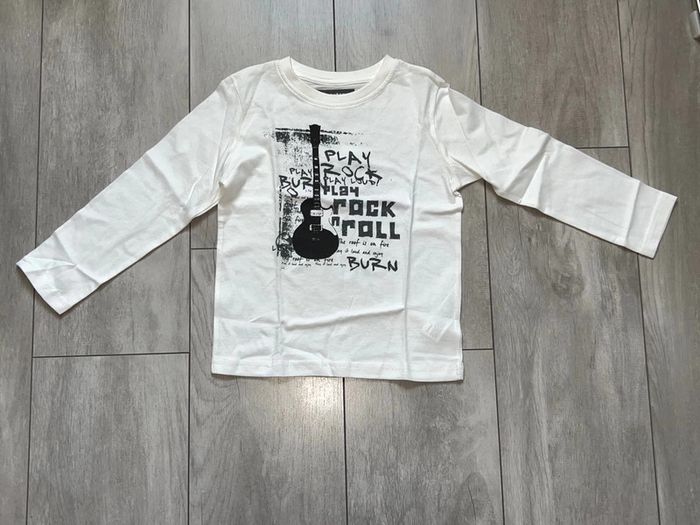 T-shirt longues manches NEUF 4 ans - photo numéro 2