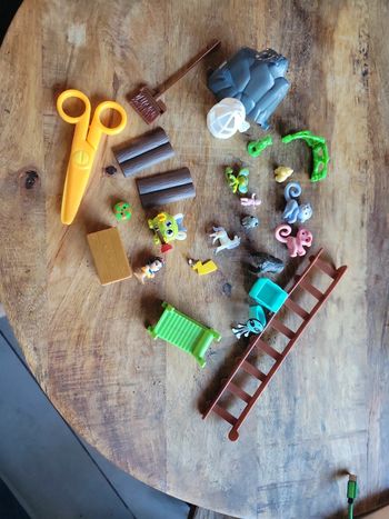 Gros lot Jouet figurine cage ciseau échelle licorne pokemon chat etc