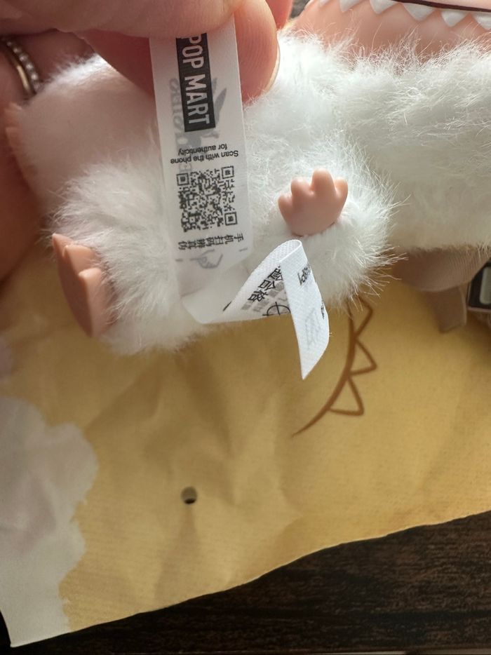 Pin for love lettre H Pop Mart Labubu The Monsters authentique neuf Blanc - photo numéro 3