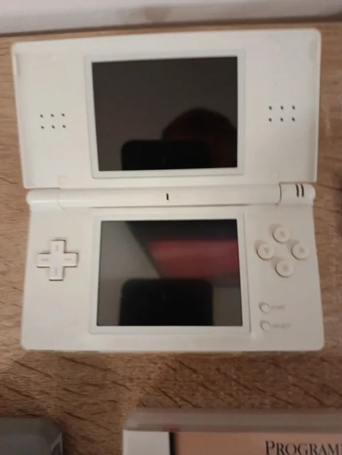 Ds Lite blanche avec 3 jeux et chargeur - photo numéro 5