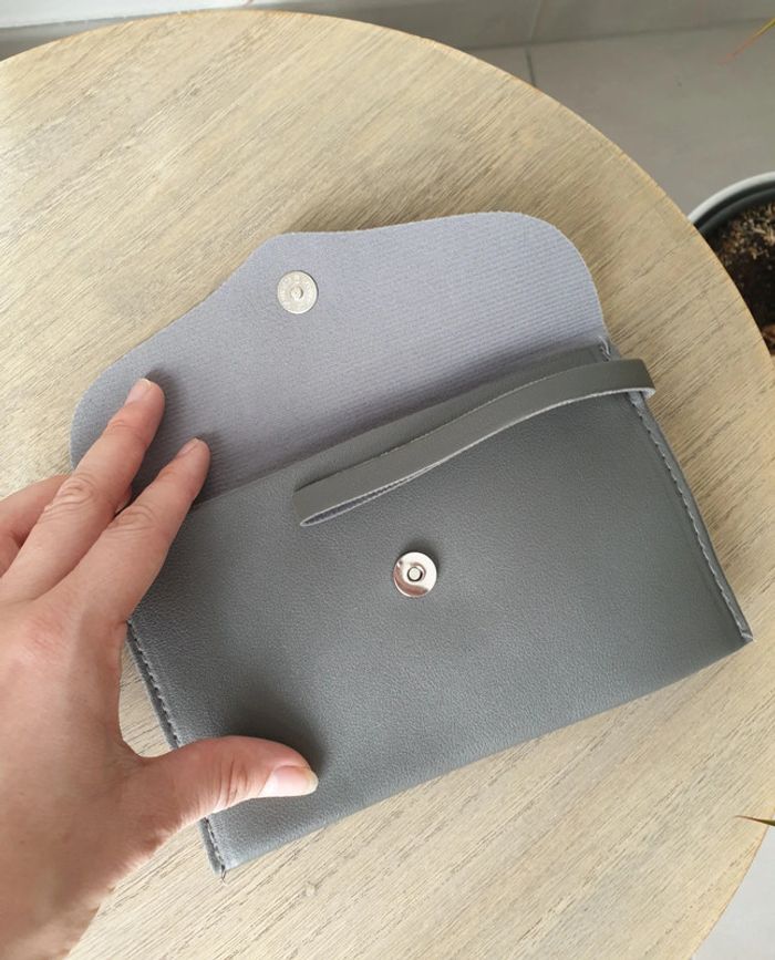 Pochette grise - photo numéro 2