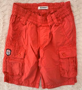 Bermuda taille 5 ans 3 pommes en très bon état