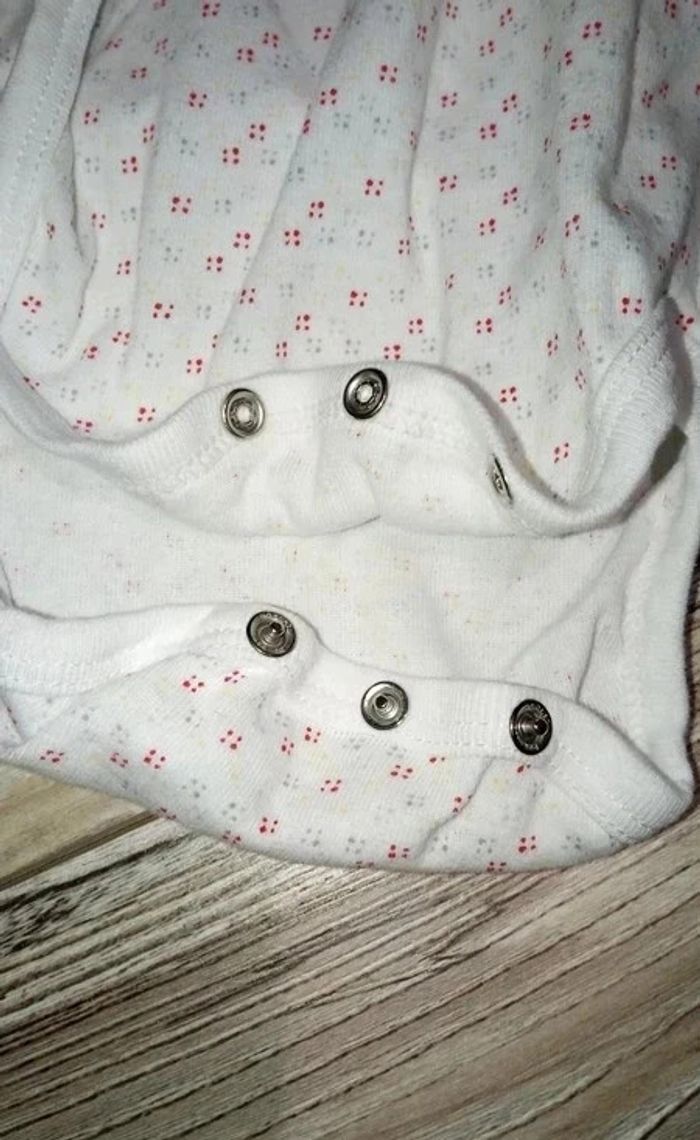 Lot body manches longues fille taille 6 mois - photo numéro 7