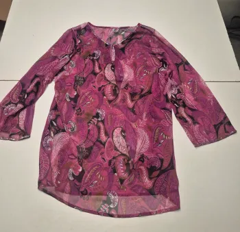 Haut rose motif feuille