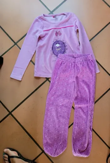 Pyjama velours 8 ans tbe