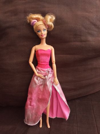 Jolie Poupée "Mattel" (Chine)