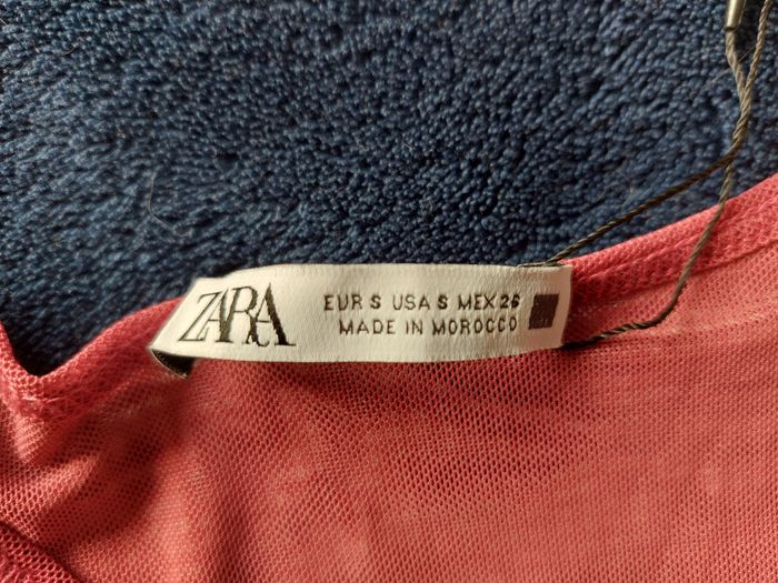 Robe courte ou long t-shirt Zara rose motif lèvres pointillés taille S - photo numéro 6