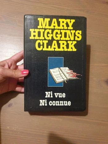Livre Ni vue, ni connue de Mary Higgins Clark - grand format. valeur d'achat 20,30€