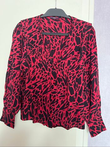 Chemisier noir et rouge