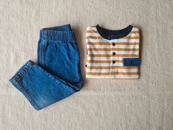 Ensemble neuf 12 mois jean et haut à rayures et motif