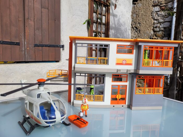 Playmobil 🏥 Hopital avec bloc opératoire +hélicoptère de secours 🚁 - photo numéro 9