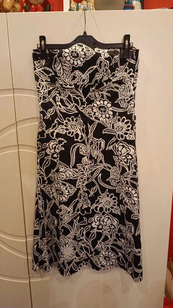Abito longuette fiori bianchi e nero senza spalline Zara