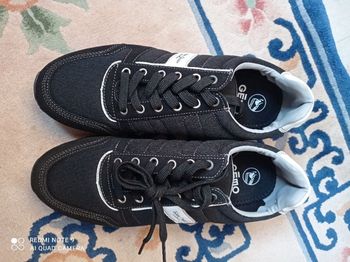 Baskets garçon, pointure 40.