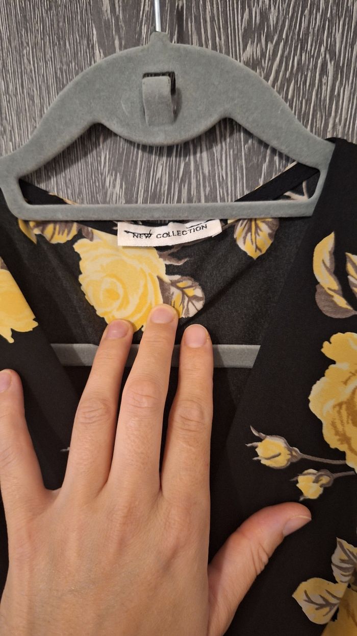 Robe longue fleurie noir et jaune type portefeuille - photo numéro 3
