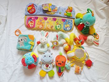 Lot de jouets d'eveil bébé 
