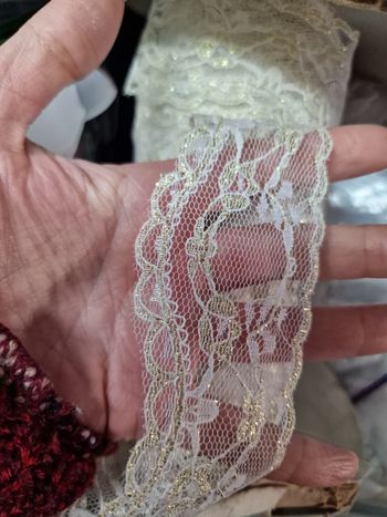 6m de dentelle or et blanc