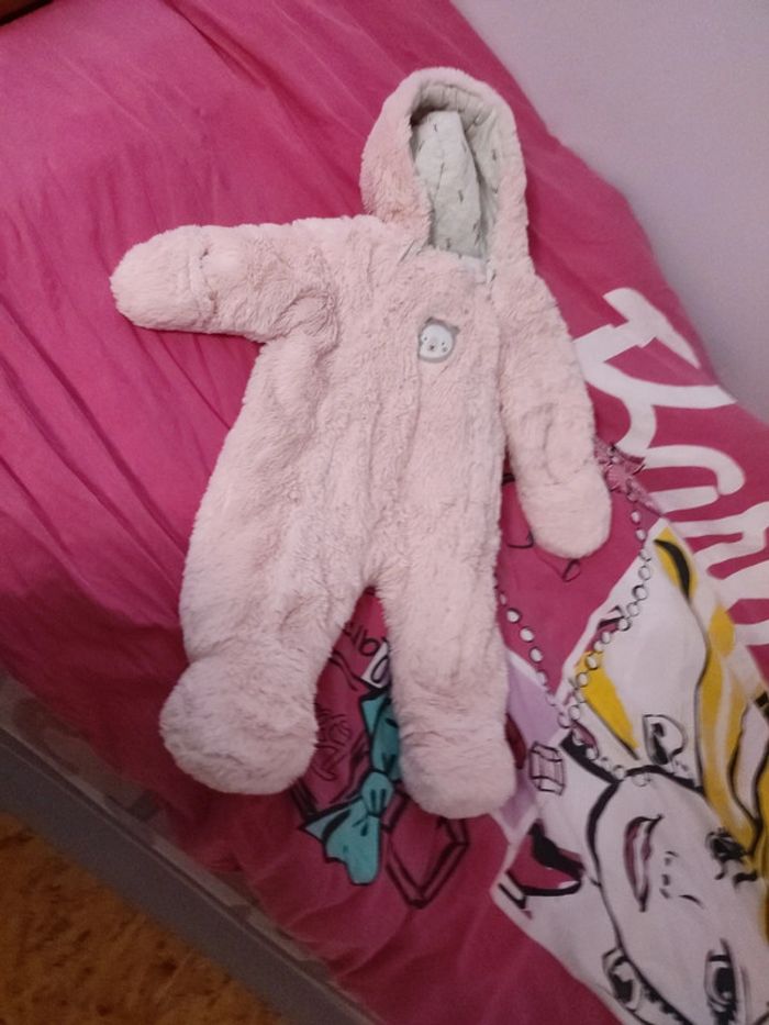 Combinaison rose toute douce pour bébé 9 mois - photo numéro 2