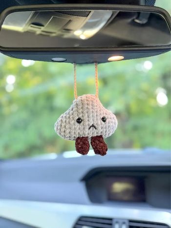 Déco rétroviseur nuage jellycat gris en crochet 