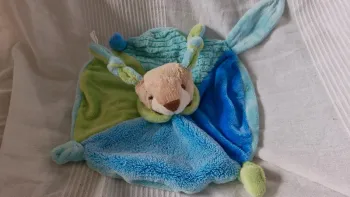 Doudou plat lapin  vert et bleu Maxita