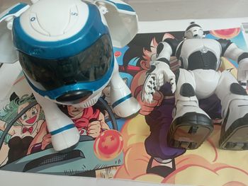Lot 2 figurines/ jouets robots