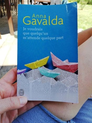 Anna gavalda je voudrais que quelqu'un m'attende quelque part