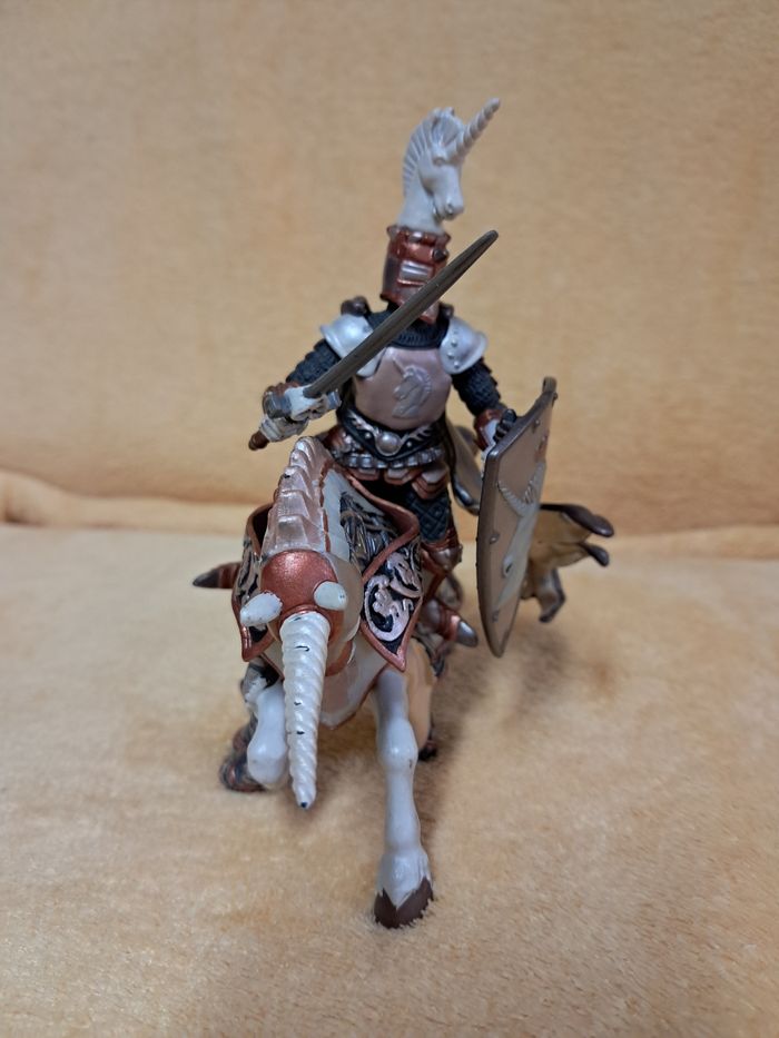 Chevalier et licorne Schleich - photo numéro 2