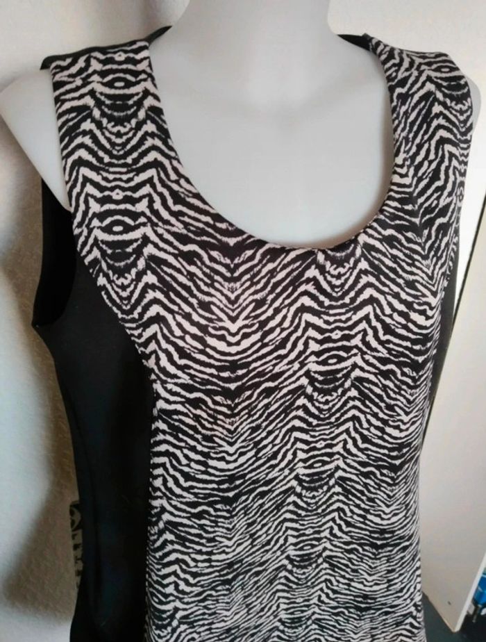 Jolie robe femme taille 46 - photo numéro 2