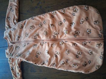Gigoteuse chaude (tog 3) avec manches amovibles et motifs tigres de marque Kiabi