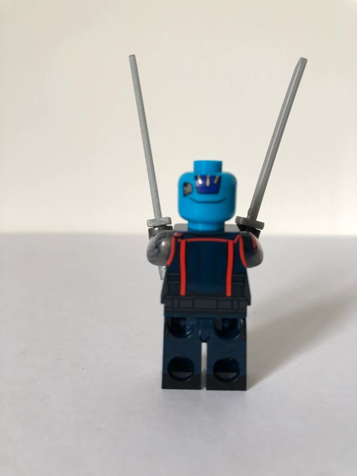 Figurine type lego Nébula. Les gardiens de la galaxie Marvel - photo numéro 3