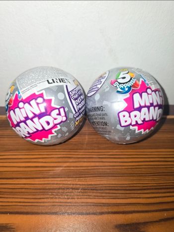 Lot 2 boules de Mini Brands