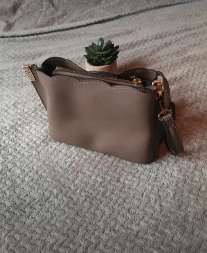 Sac bandoulière taupe élégant – pratique et tendance - photo numéro 2